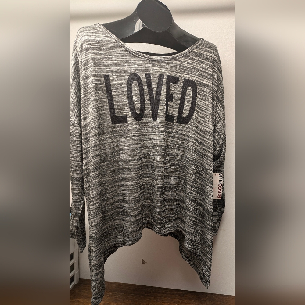 Bongo 3X LOVED Graphic LS Knit Shark Bite Hem Hi Low Top in Heather Black White